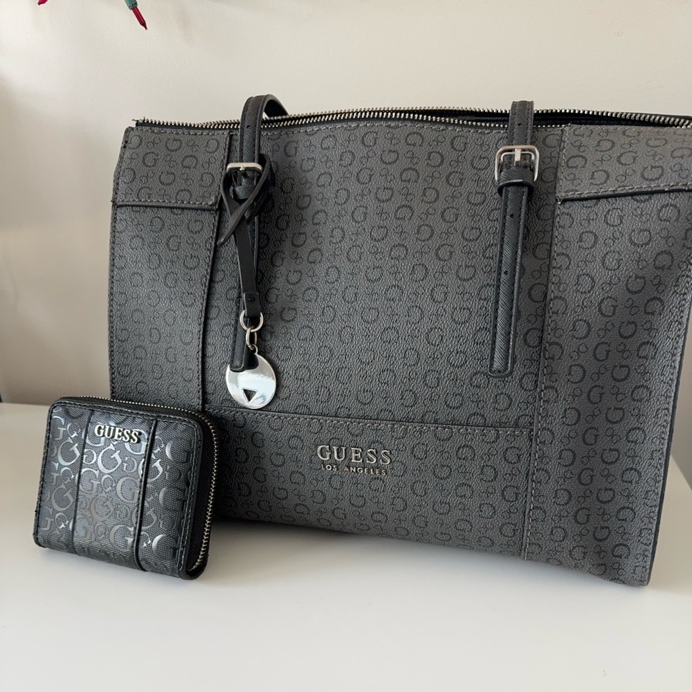 GUESS Los Angeles bag with wallet
